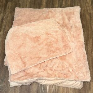Shaggy Faux Fur Comforter Set with Sham Blush in color Size Twin‎ EUC